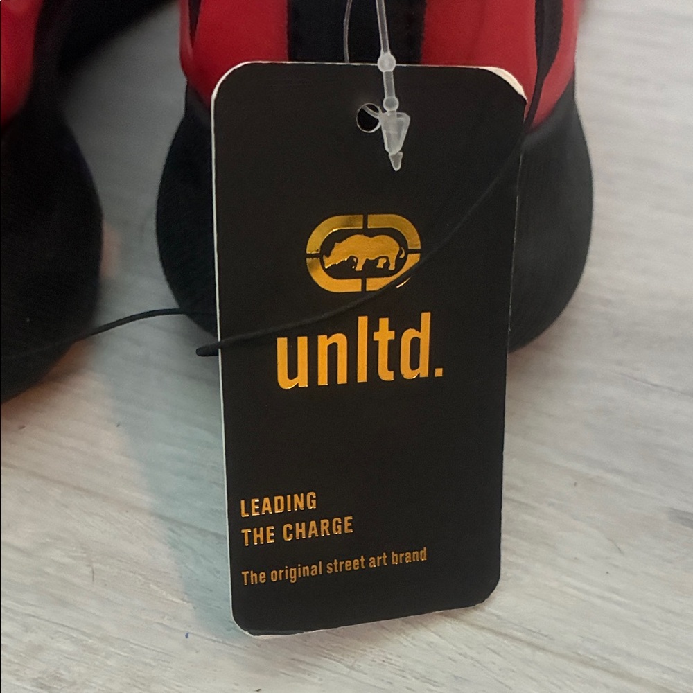 Ecko Unlimited Ref and Black Sneakers Boys Size 3 New with Tags - Picture 2 of 5